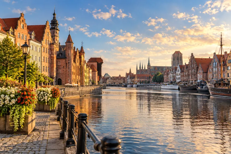Illustration IA inspirée de Gdansk, Pologne — scène d’ambiance non documentaire